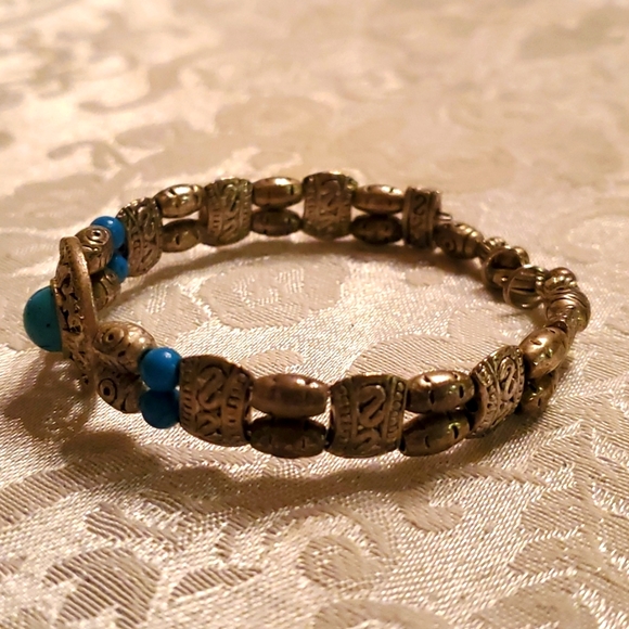 Western style faux Turquoise beaded fashion bracelet - Picture 3 of 3